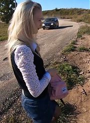 Подвез и трахнул блондинку на природе